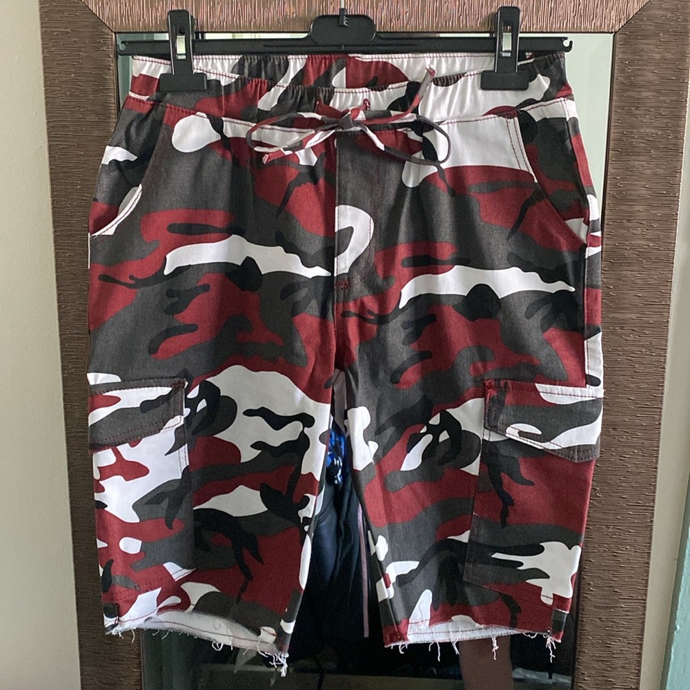 Almost Famous jean cargo shorts. Burgundy, white, black and grey.